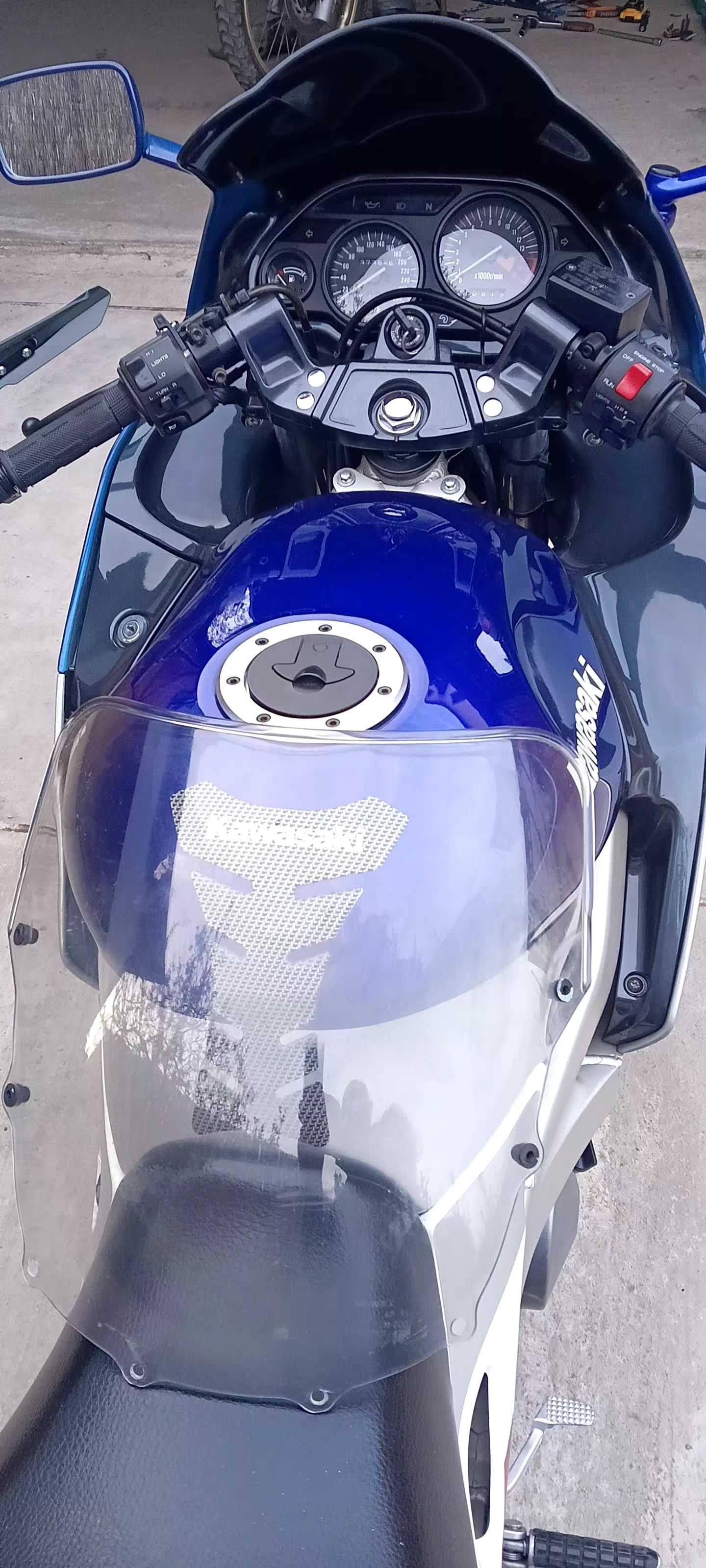 Kawasaki zzr 600