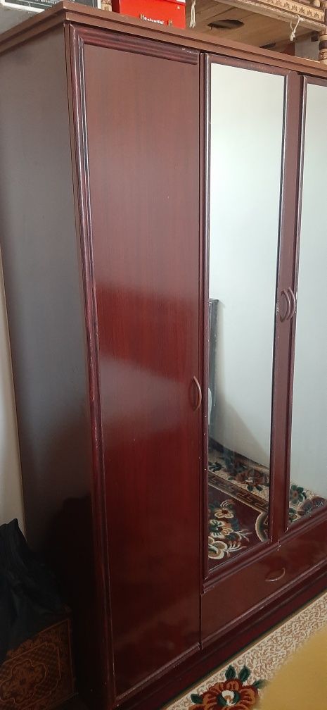 Продам спальний, трюмо, 2 тумбочки, шкаф