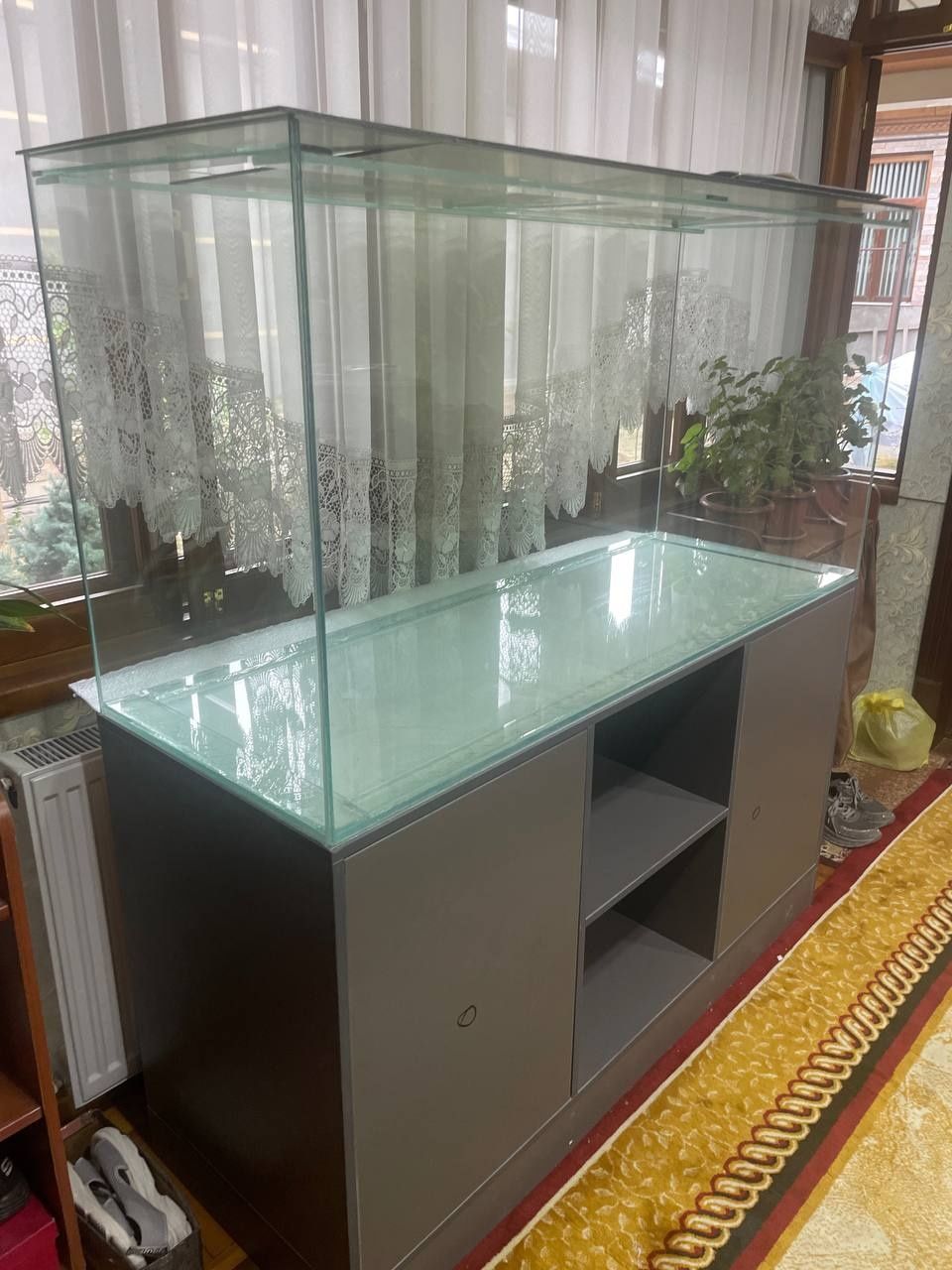 Аквариум новый со столом akvarium sotiladi