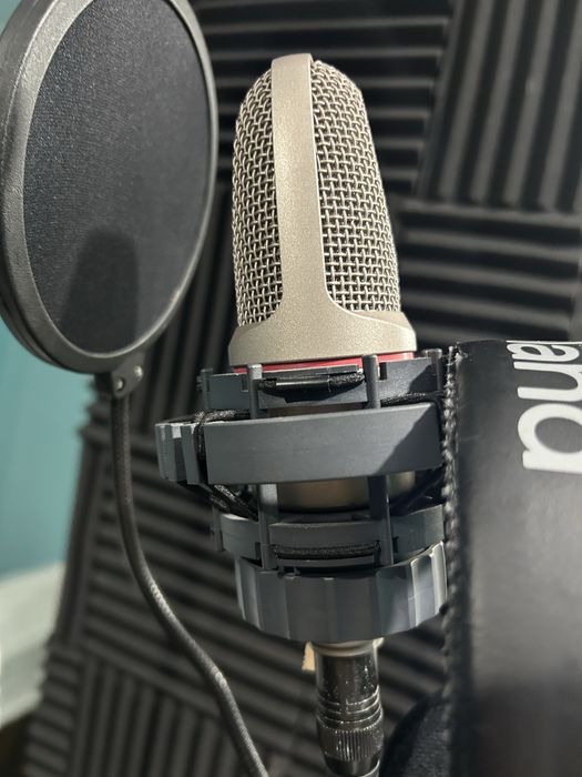 Pachet Studio SSL2 si Microfon AKG