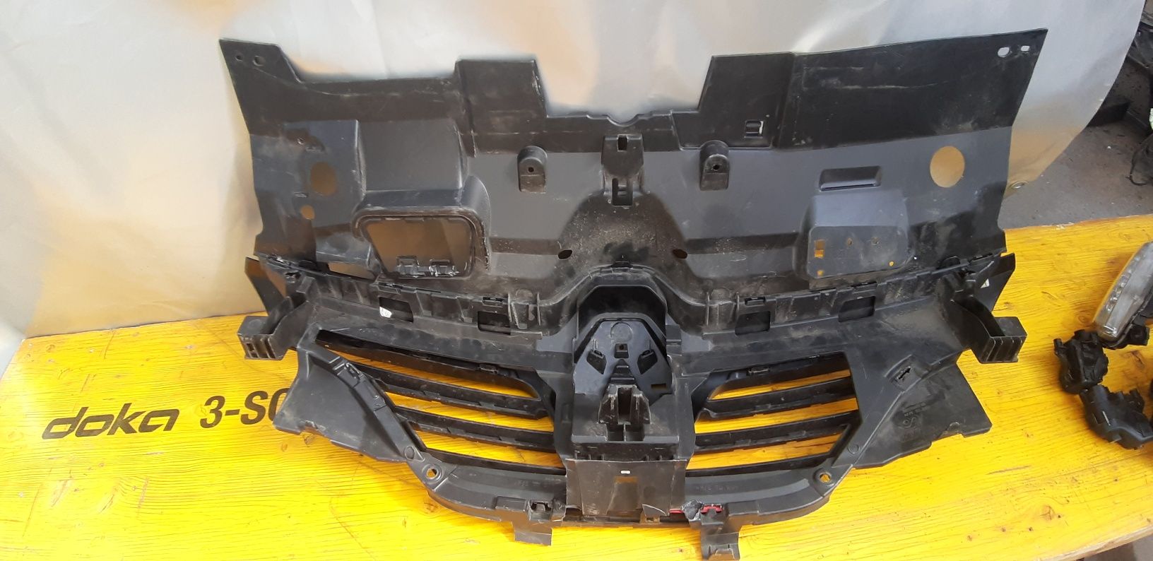 Грил решетка рено Меган 4  Renault  Megane  4