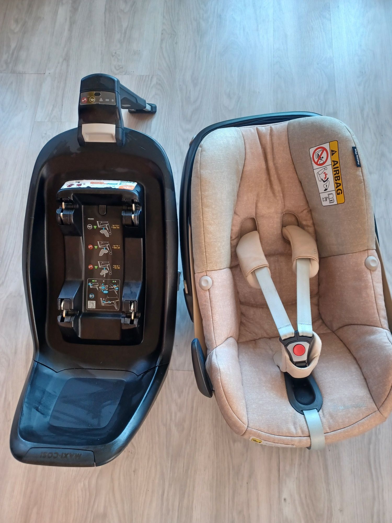 Maxi Cosi Pebble plus 0-12 кг. с Isofix база