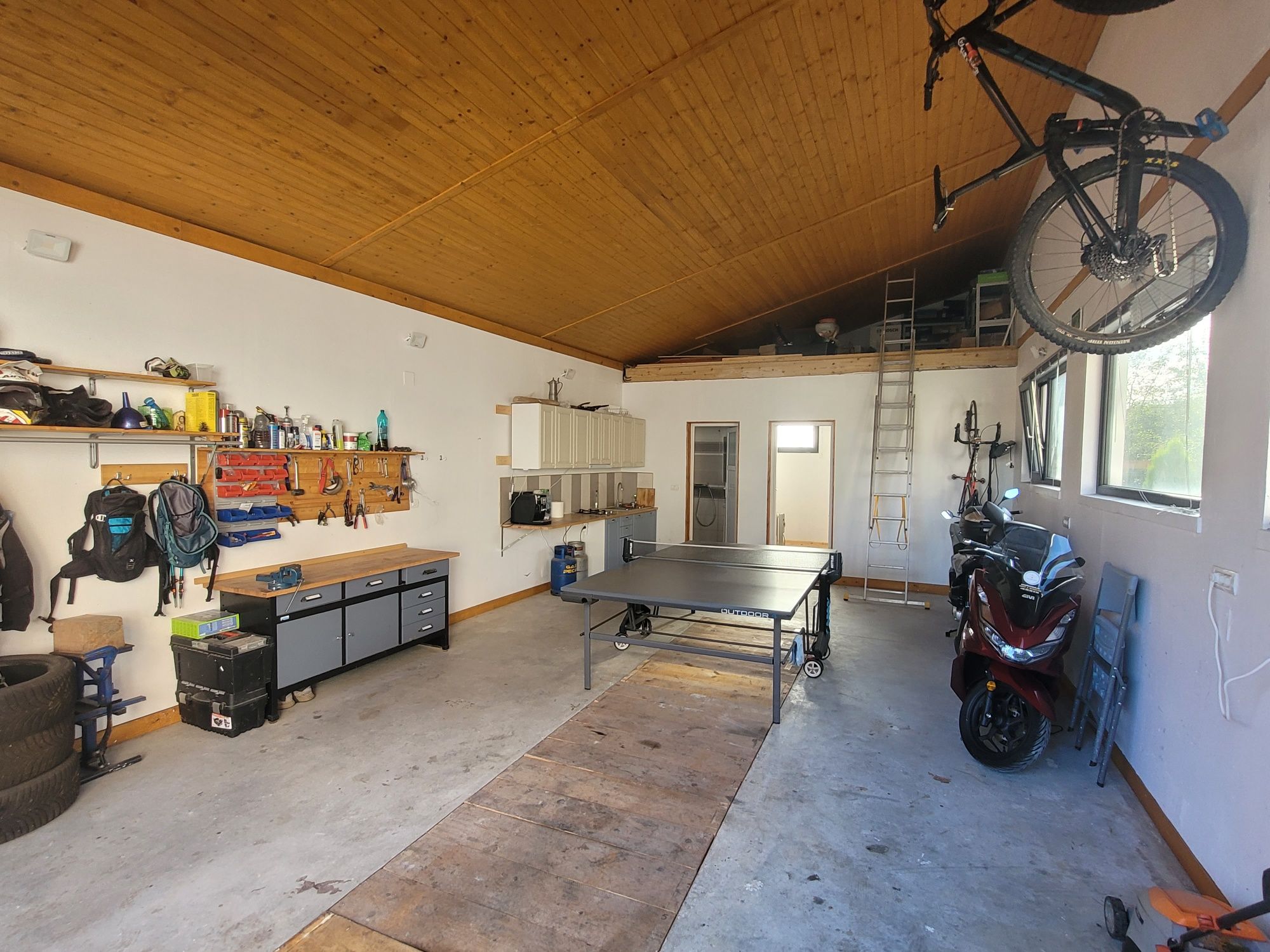 Casa si garaj Tocile, Sadu, de inchiriat.