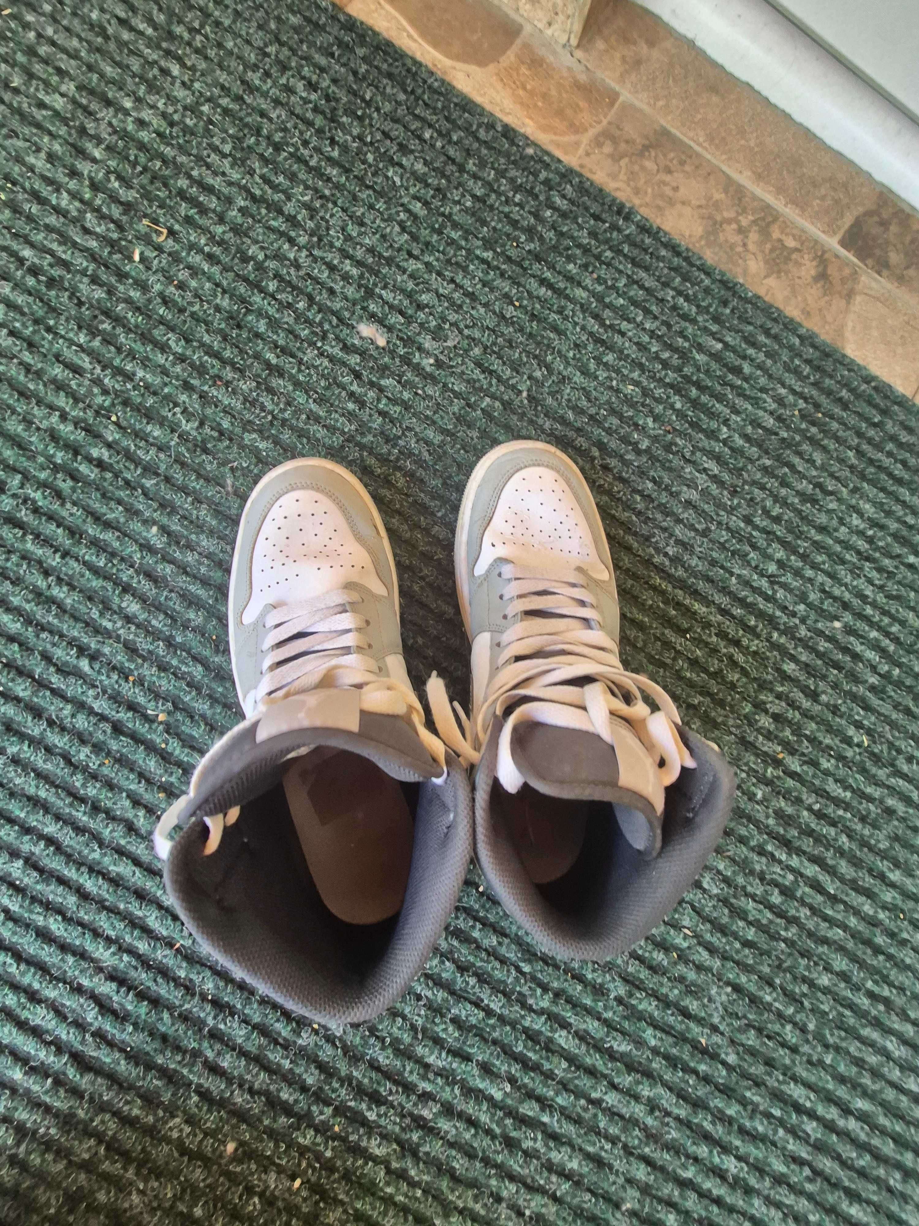 Jordan 1 mid grey smoke в добро състояние