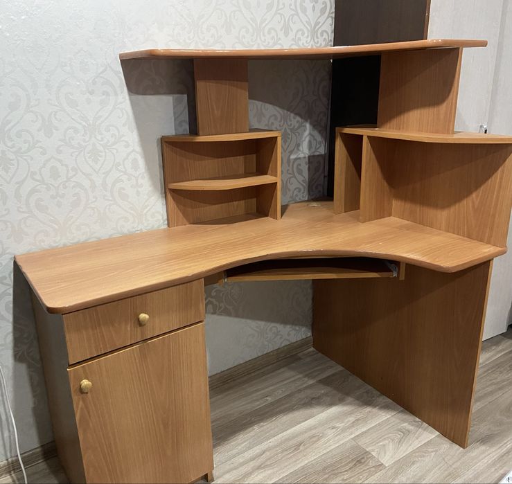 Компьютерный стол