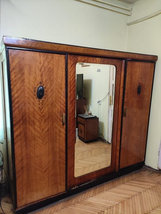 Vânzare mobilier vechi