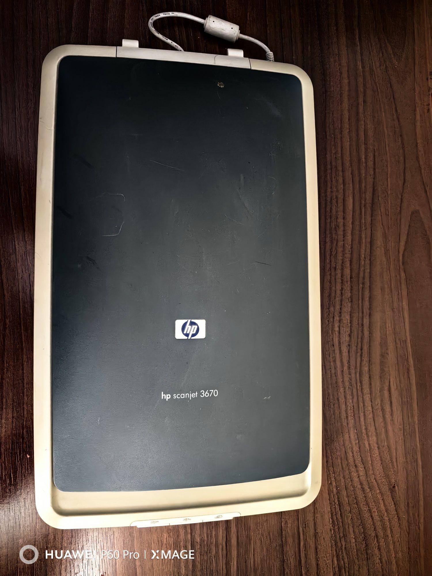 Продается сканер HP SCANJET 3670 . сканирует документы и фотопленку