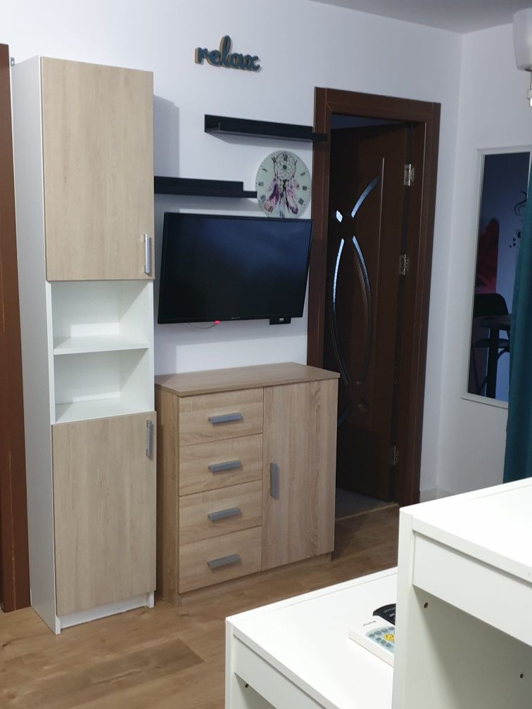 Închiriez garsoniera  etajul 1 in vila
