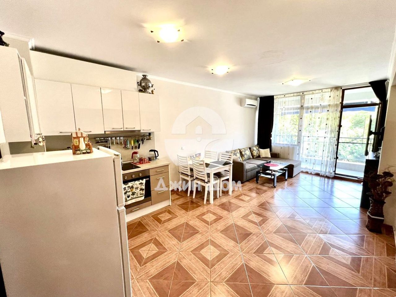 Продава се Двустаен апартамент в Свети Влас - 68 кв.м за 1420 €/кв.м - Снимка #1