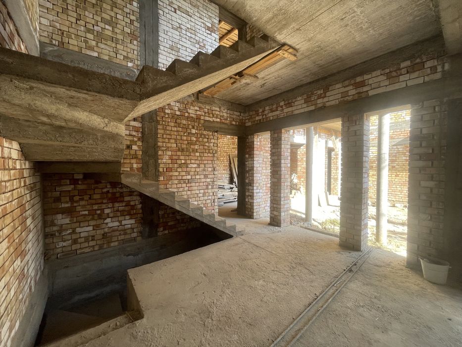 Продаётся участок (каробка) возле Паркентского рынка