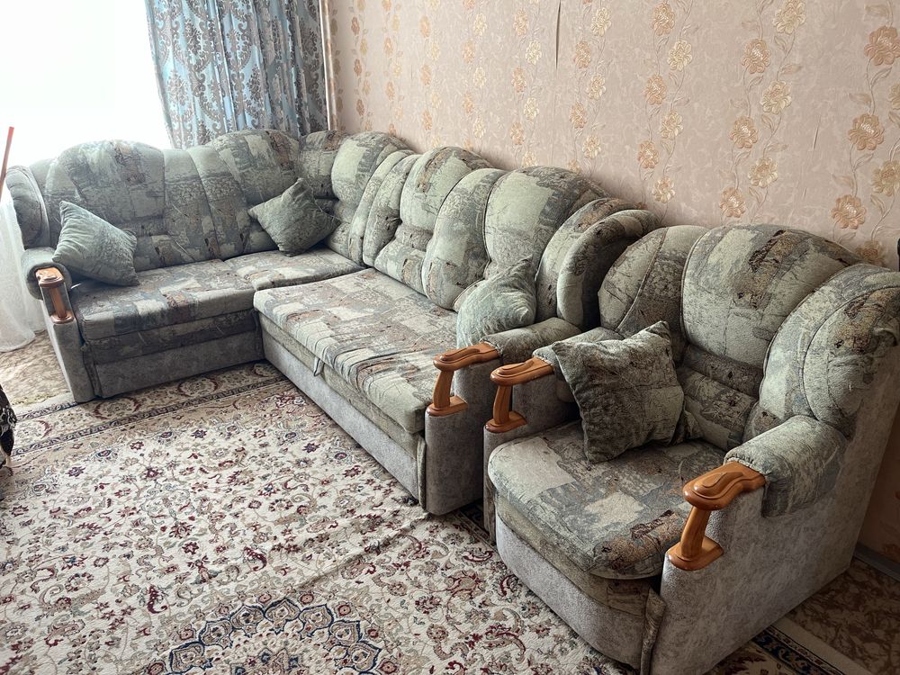 Диван раскладной в хорошем состоянии
