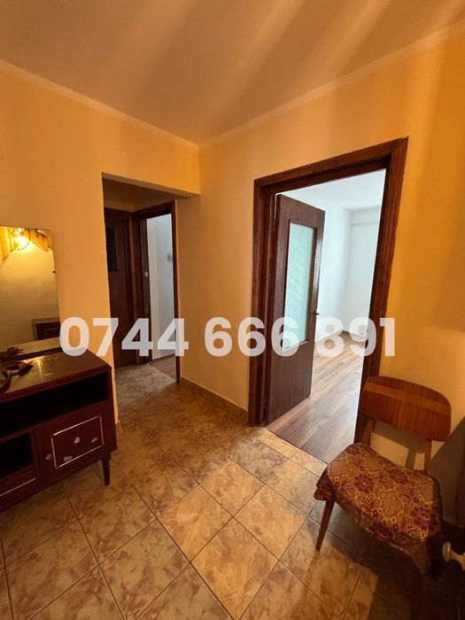 Apartament decomandat 3 camere, etaj 3, strada Maramures