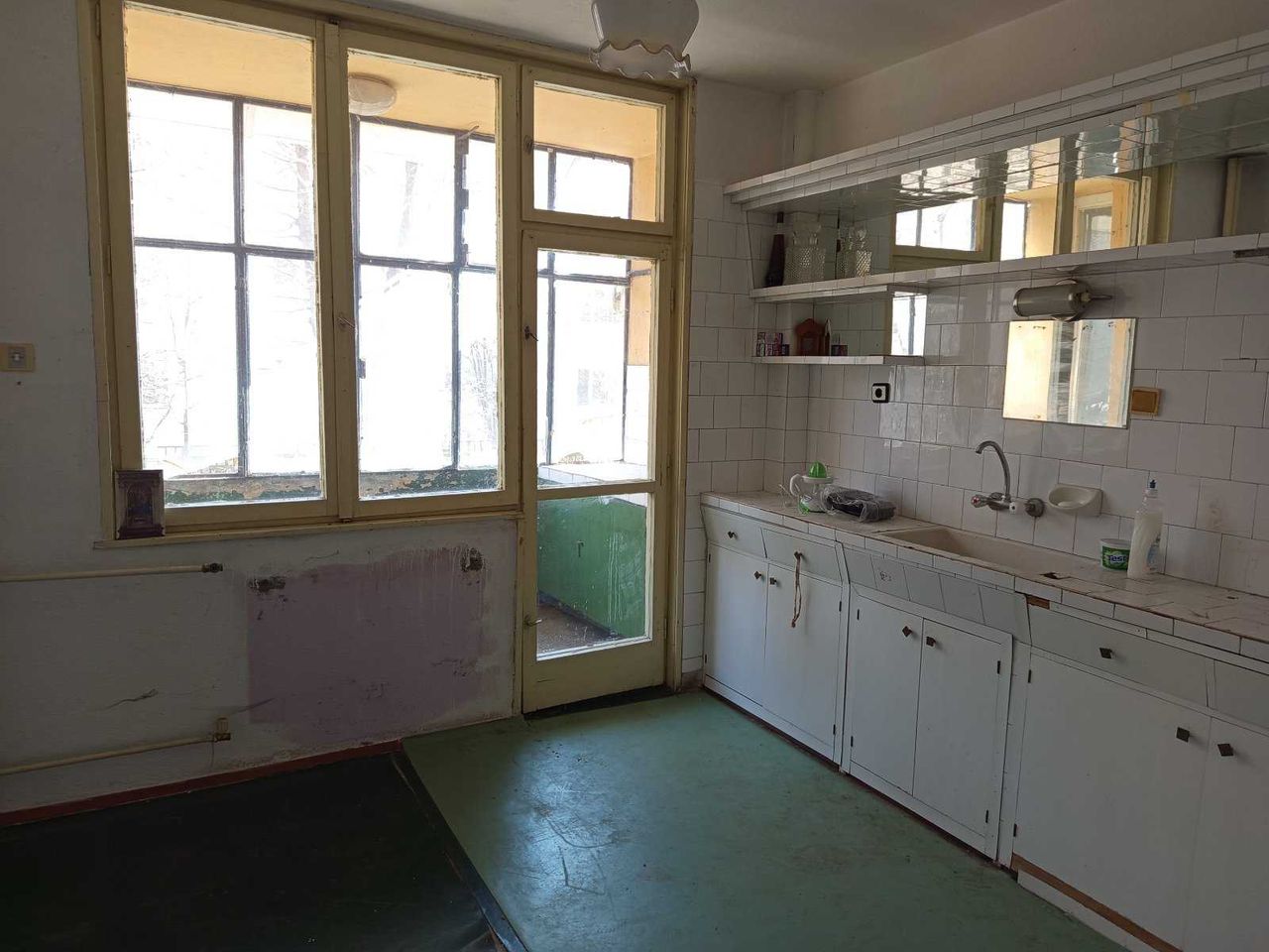 Продава се Тристаен апартамент в Казанлък - 85 кв.м за 1008 €/кв.м - Снимка #2