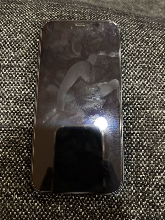 Продавам Apple 12