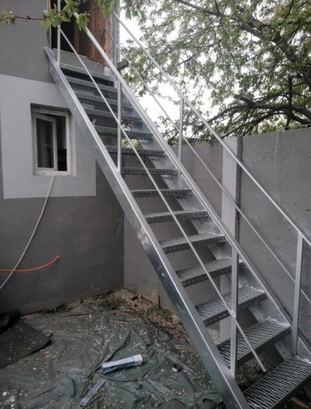 Scară zincată profesionala