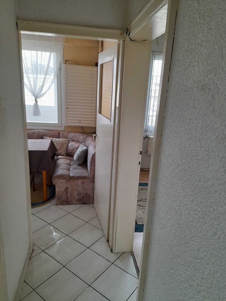 Дава се под наем Двустаен апартамент в Шумен, Тракия - 65 кв.м за 204 € - Снимка #8