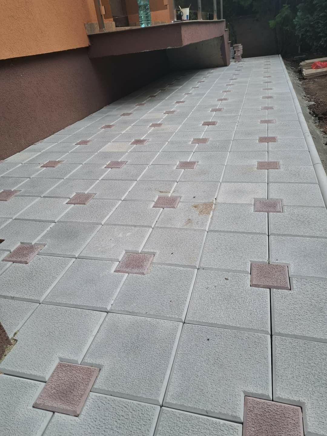 Pavaje și pavele modele noi pentru zone rezidențiale Asiguram montaj