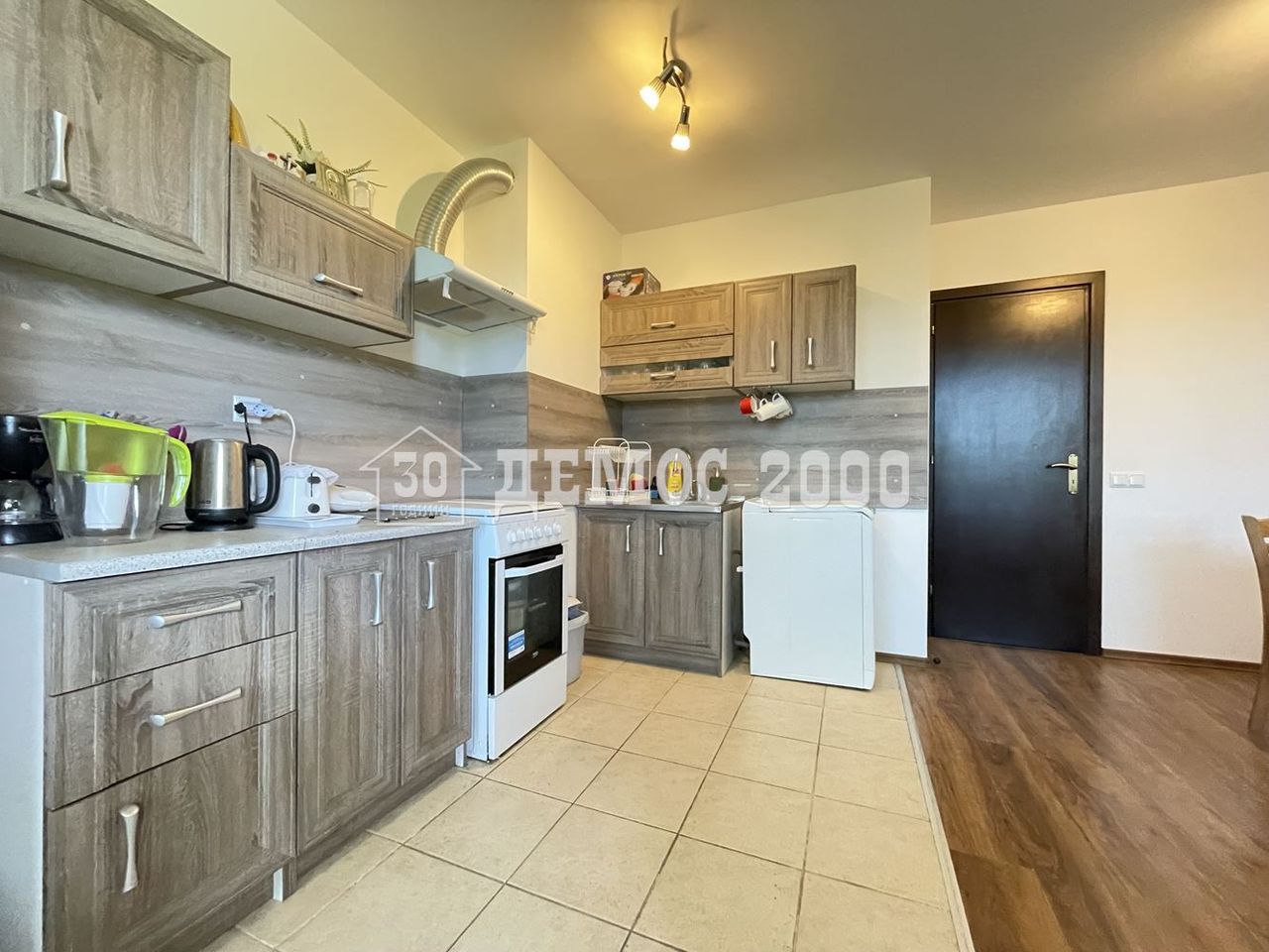 Продава се Двустаен апартамент в с. Приселци, Област Варна - 50 кв.м за 1770 €/кв.м - Снимка #2