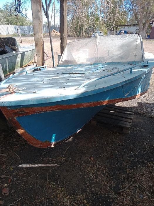 Продам катер Амур с мотором Эвенруд 90 на ходу