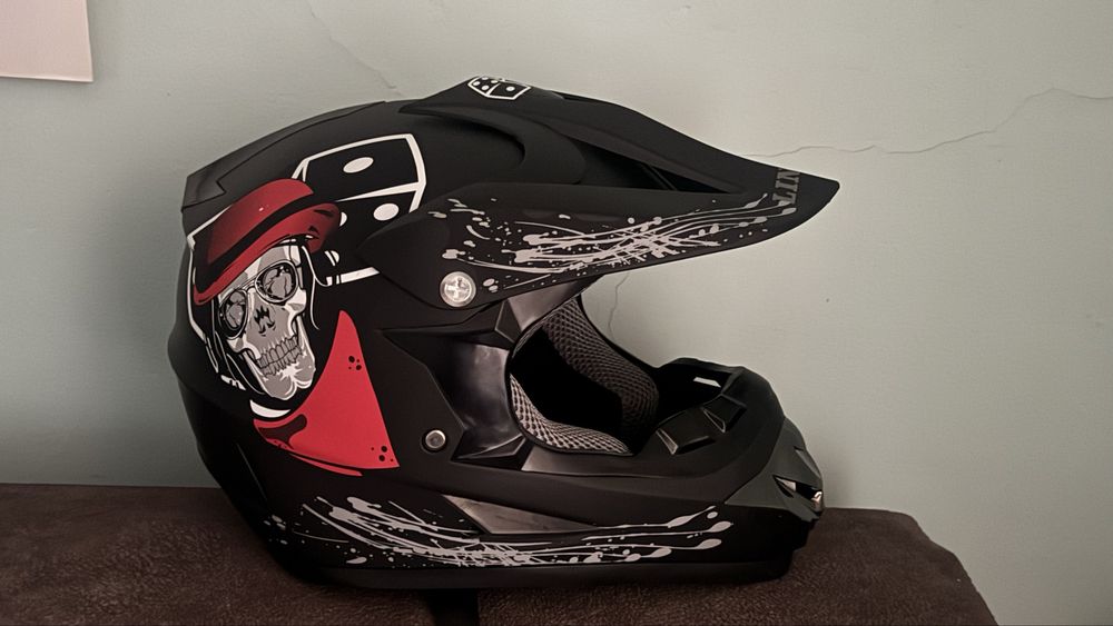 Каска для мопедостов