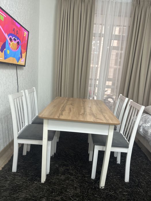 Стол со стульями