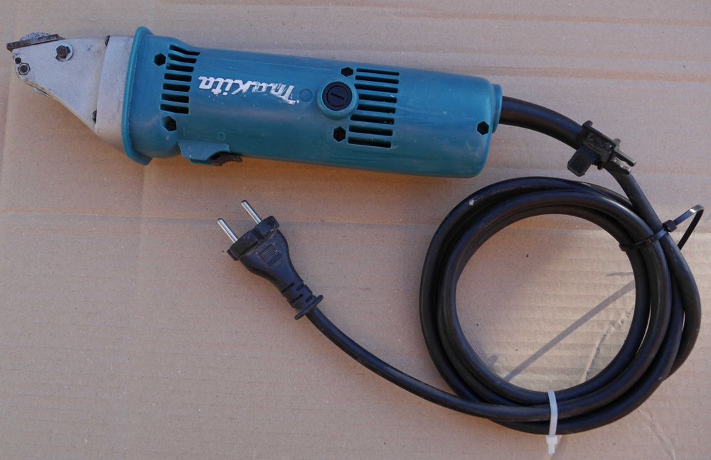 Mașină de tăiat tablă Makita 1660