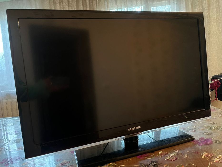 Продаётся телевизор, очень большой, длина 100 см