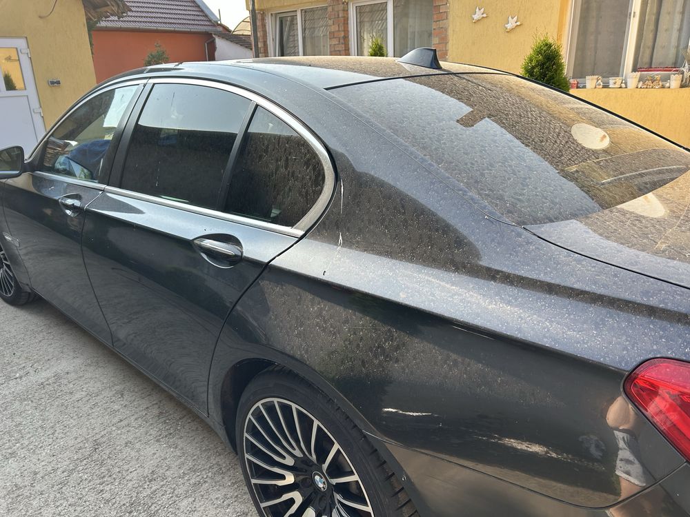 BMW  730.