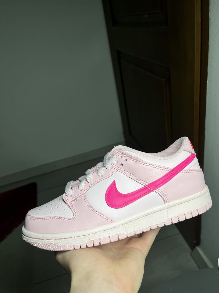 Nike Dunk Low Triple Pink