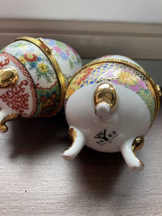 Bibelouri portelan -caseta