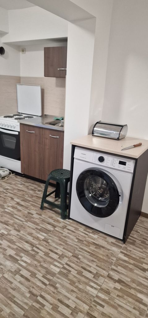 Дава се под наем Едностаен апартамент в Мездра - 30 кв.м за 153 € - Снимка #2