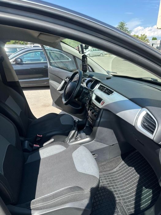 Продавам автомобил