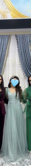 Срочно продаётся длинное вечернее платье! Небольшой торг уместен!