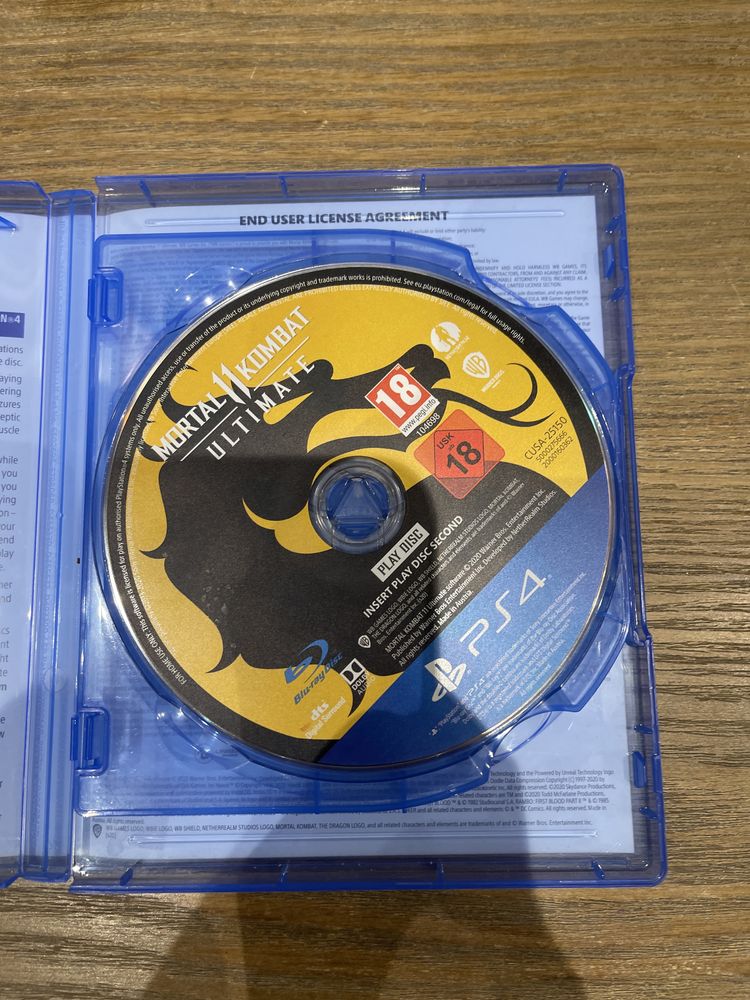 Новый диск Mortal Kombat 11 в хорошем состаяние есть два диска внутри