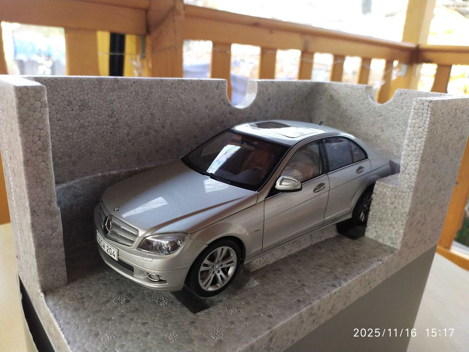 1:18 Autoart - Mercedes C-Class W204 Avantgarde