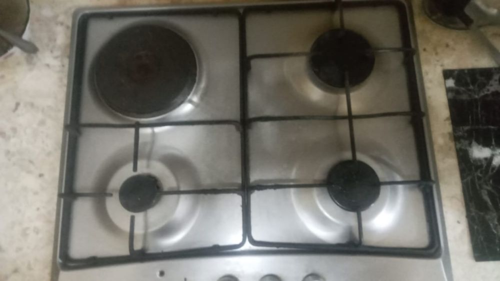 Продам вытяжку и встраеваему варлчную поверхность и духовку!