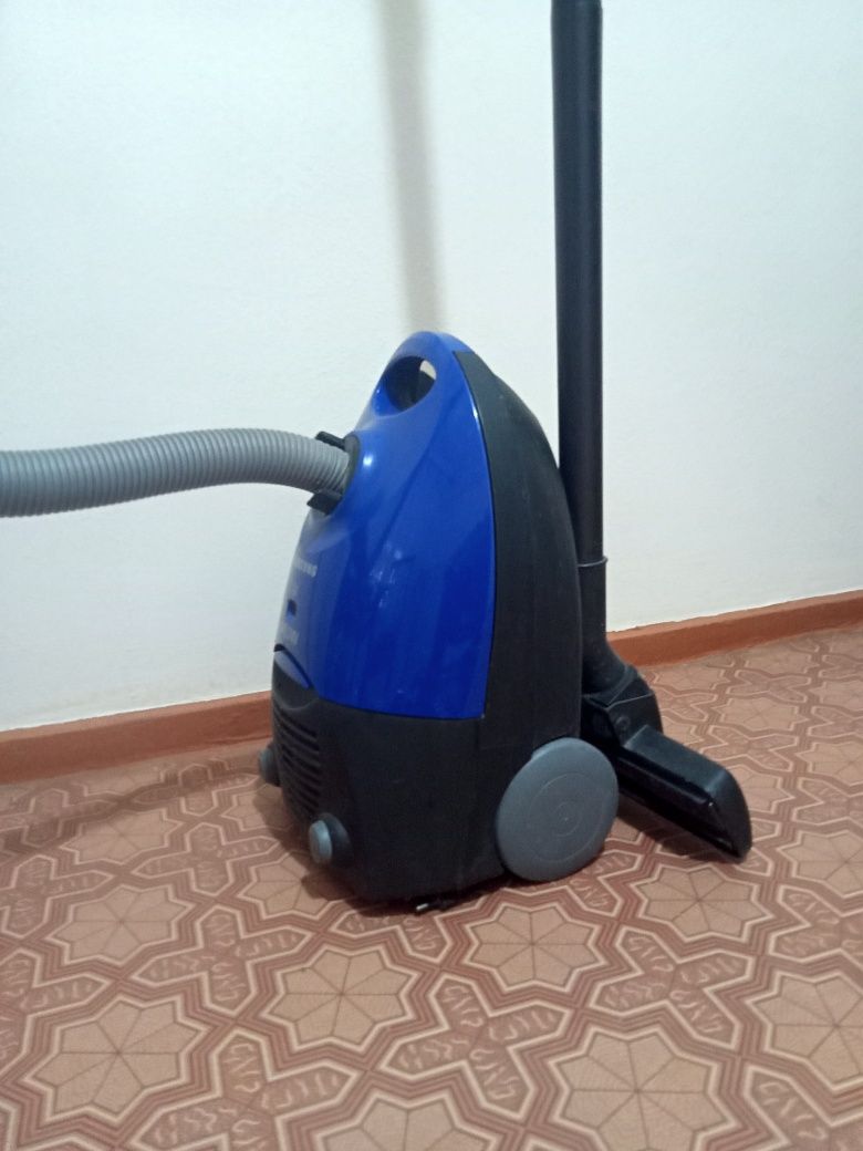 продается пылесос Samsung 1400W