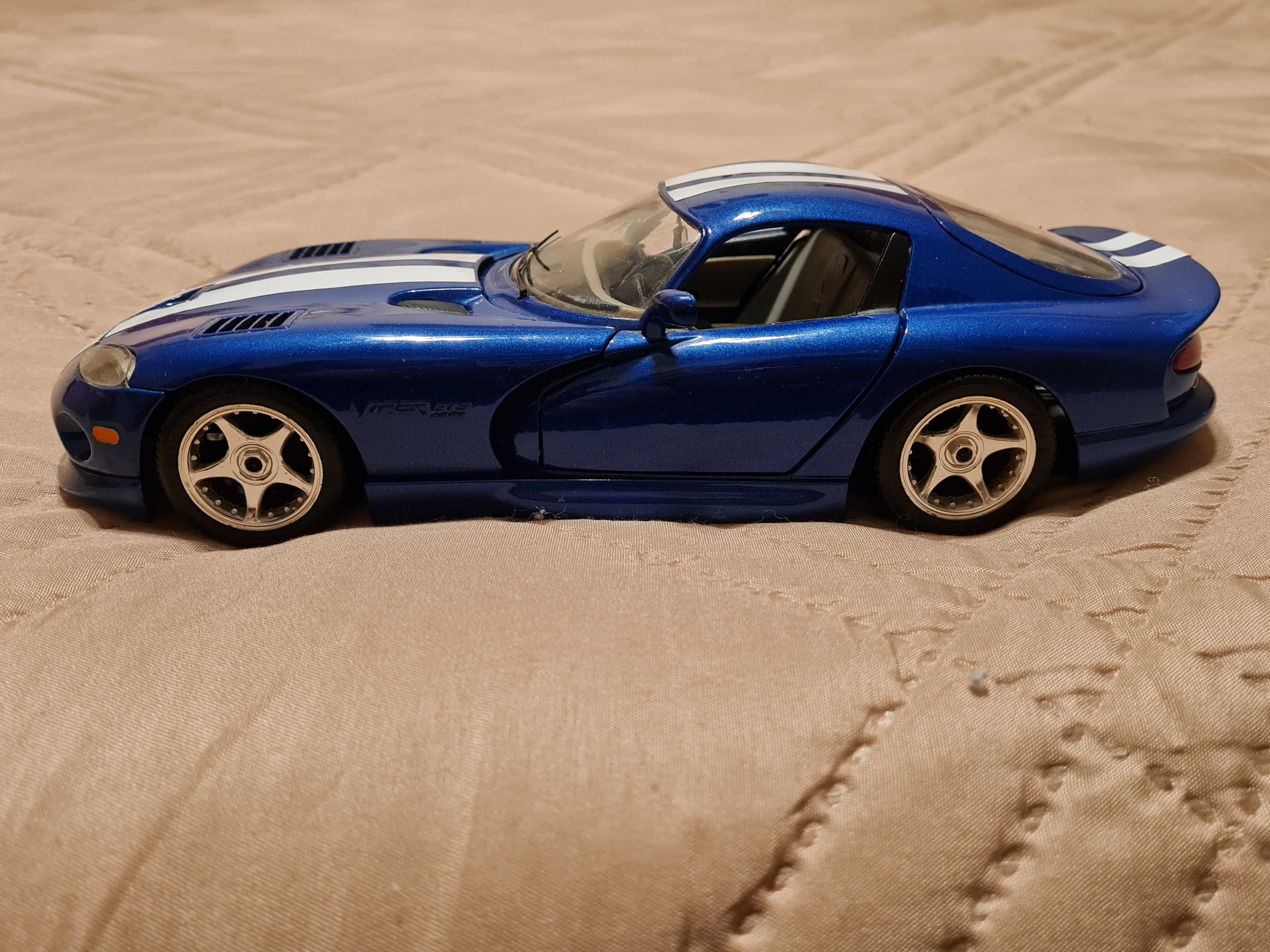 Метална количка Dodge Viper 1/18