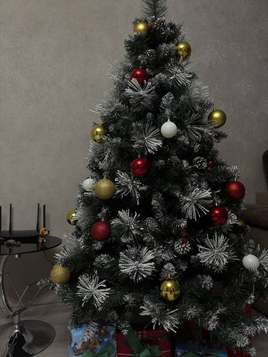 Продается ёлка очень красивая