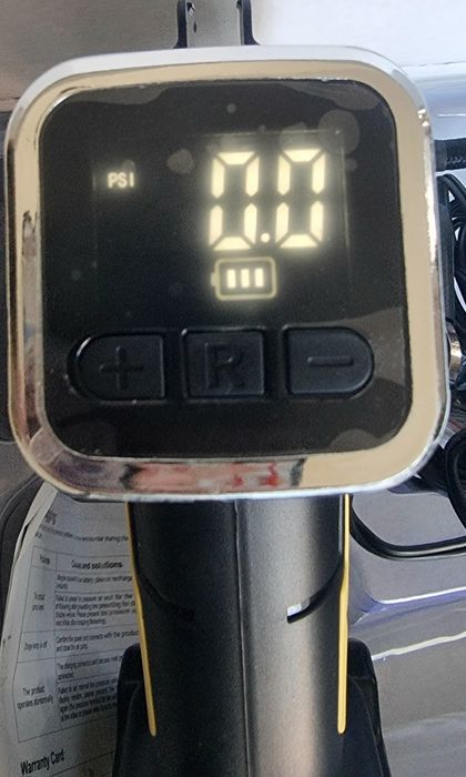 Автомобилен компресор, комплект с USB кабел за зареждане, бързо надува