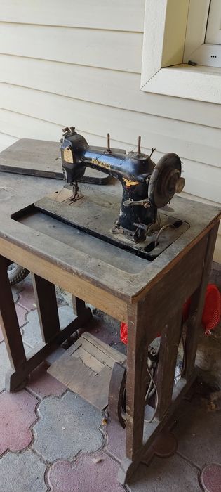 Швейная машина,Часы