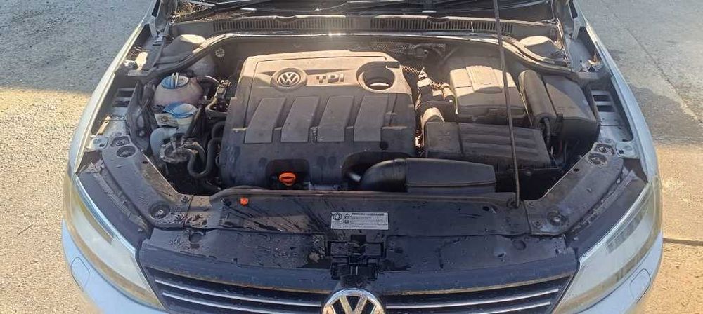 Dezmembrez VW JETTA 1.6 tdi 2012