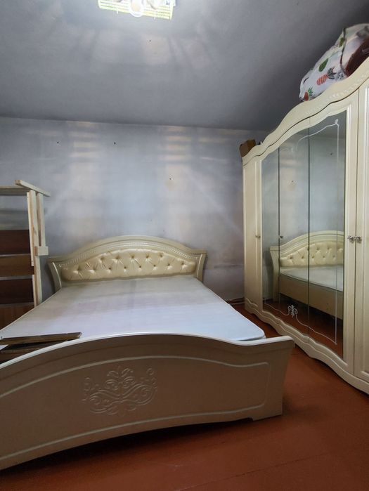 Продам спальный гарнитур