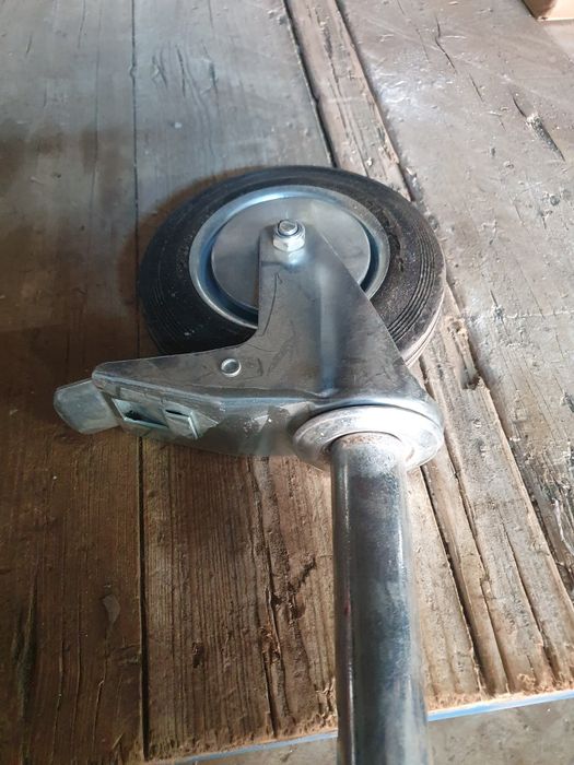 Roti schela metalica.