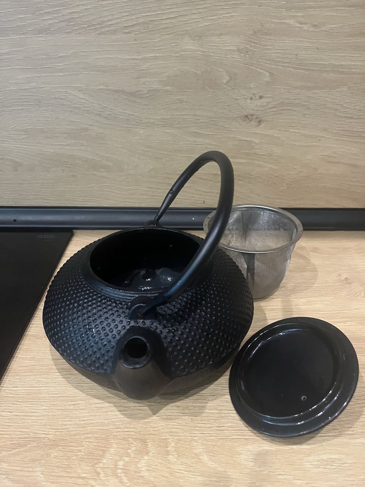 Чугунен чайник Duka 1.4л