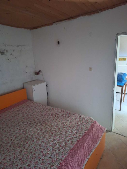 Парцел с постройка в село Кошарица