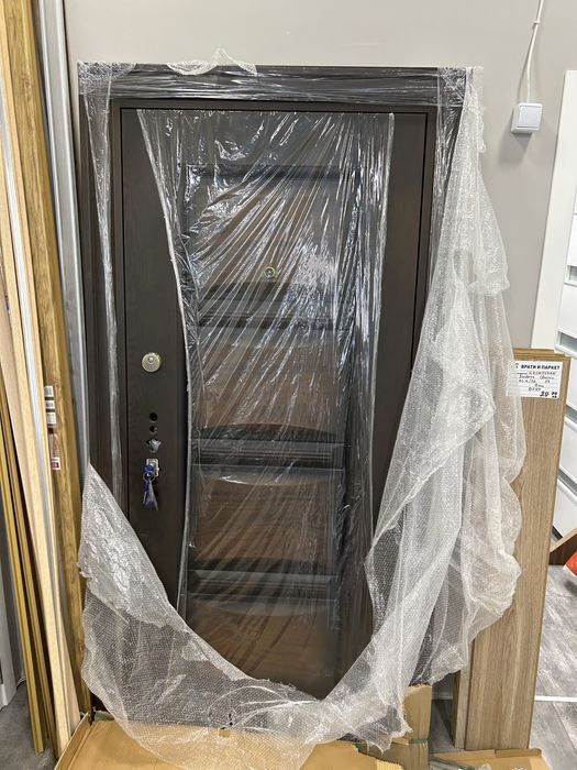 Входна черна врата, Лява,свалена от мостра промоция