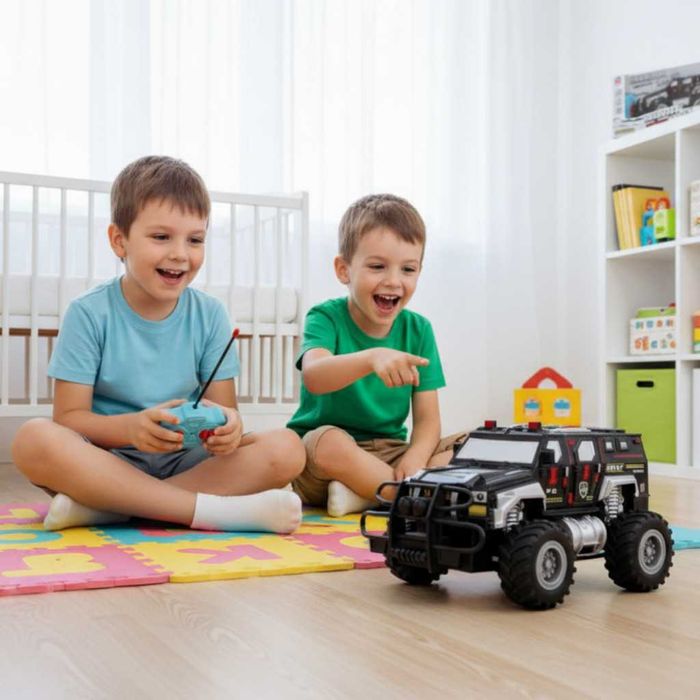 Радиоуправляемият джип Monster Truck SWAT 4x4