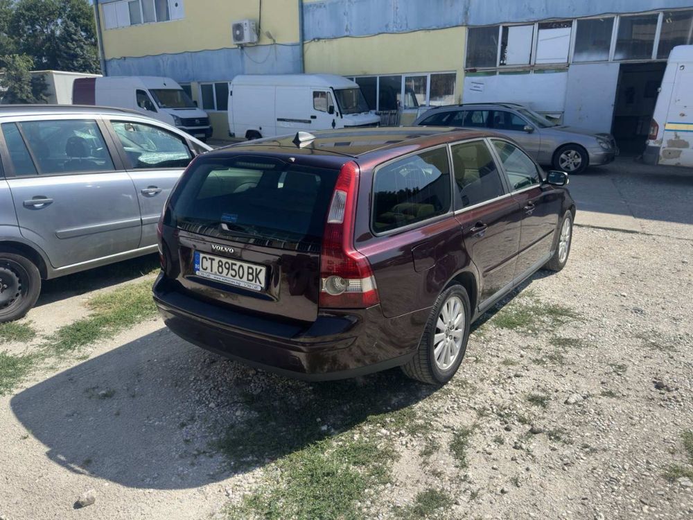 Продавам Volvo V50