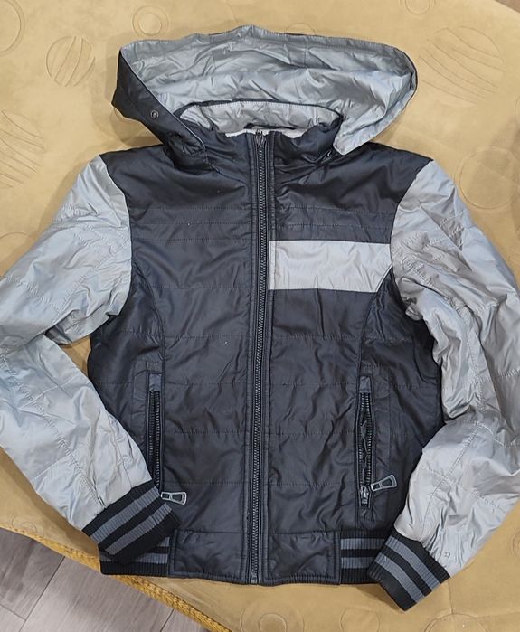 Продам куртку на мальчика 6 лет